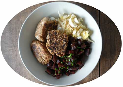 Buddha bowl aux croquettes kasha & fromage de chèvre, betteraves & endives - IG Bas/modéré