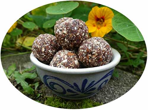 Energy balls aux dattes, cacao & amandes