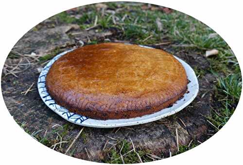 Galette des rois sablée à la farine semi-complète, framboises & chocolat noir