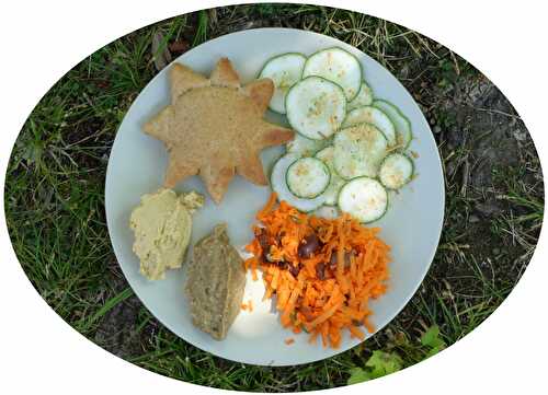 Pain pita à la farine semi complète, houmous, caviar d'aubergine & crudités