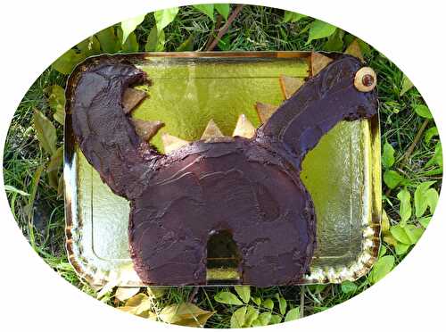 Gâteau dinosaure tout chocolat - sans lactose
