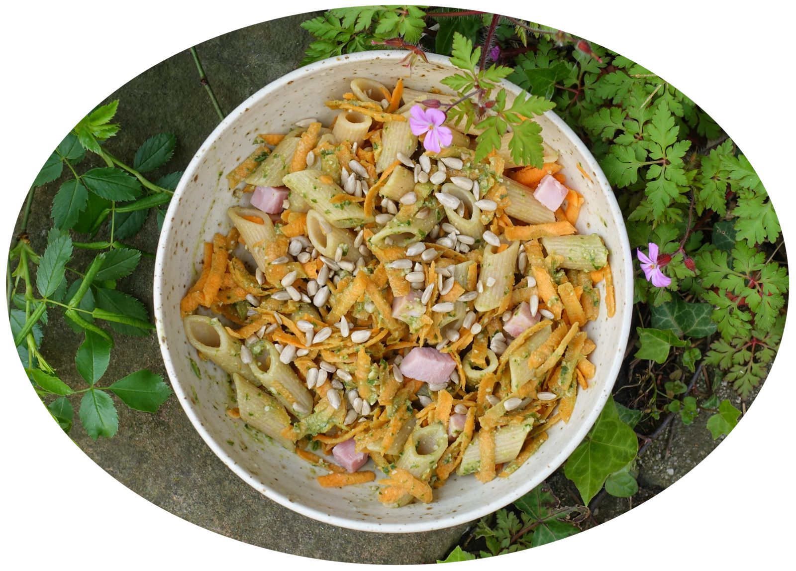 Salade de pâtes, carottes, jambon & pesto à l'ail des ours - IG Bas / sans lactose