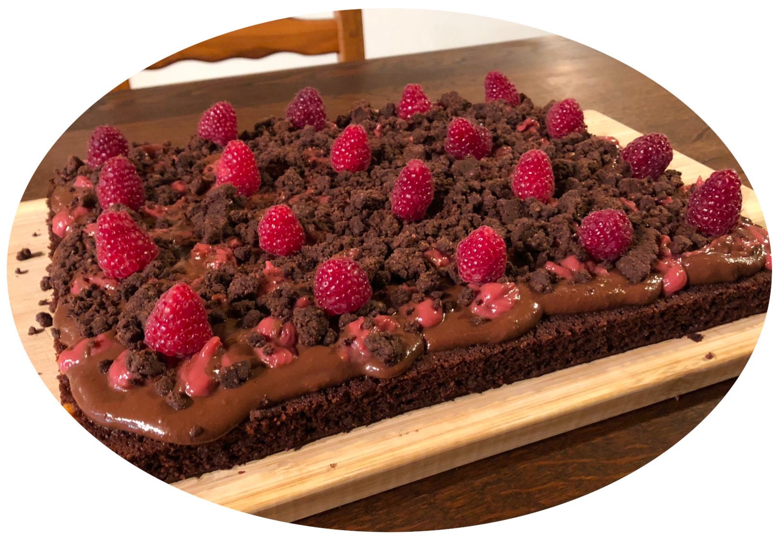 Entremets brownie, chocolat, framboises & cacahuète
