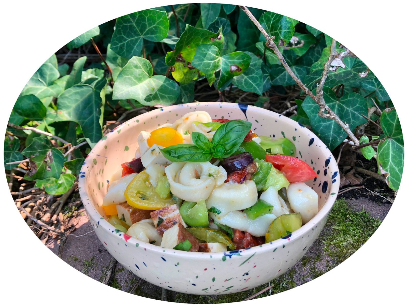 Salade de tortellinis au tofu fumé & légumes d'été - végétalien