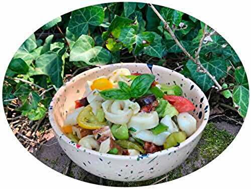 Salade de tortellinis au tofu fumé & légumes d'été - végétalien