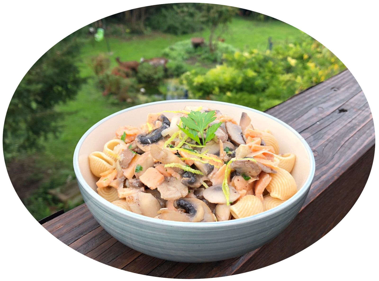 Pâtes complètes aux champignons, truite fumée & noisette - IG Bas