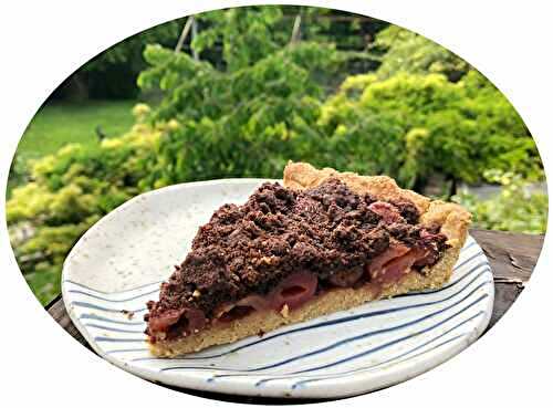 Tarte aux cerises à la farine semi-complète & crumble au cacao