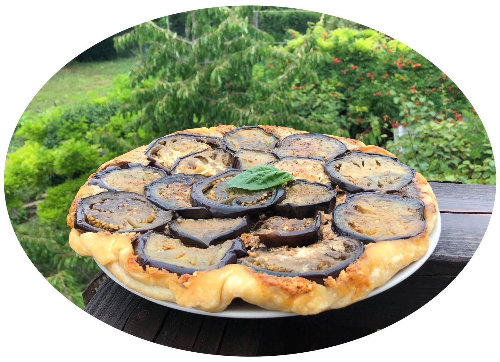 Tarte tatin à l'aubergine, feta & tomates séchées