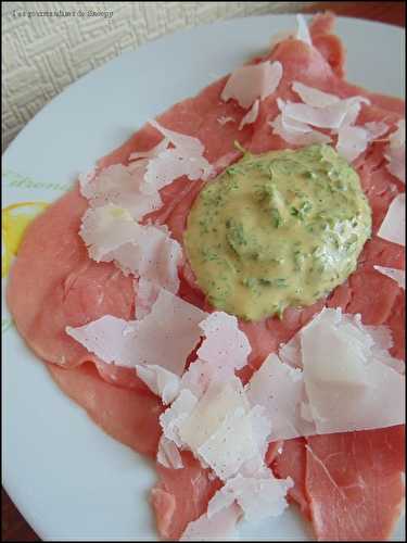 Carpaccio de boeuf, sauce au cerfeuil