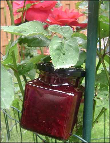 Confiture aux pétales de rose