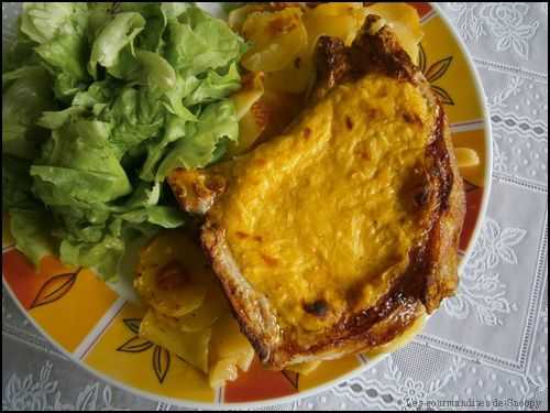 Cotelettes au fromage et pommes de terre boulangère