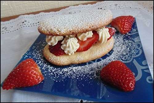 Fraisiers aux biscuits à la cuiller