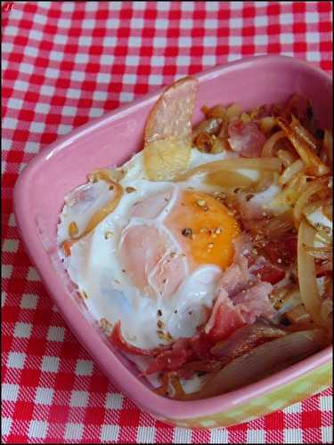 Oeufs cocotte a l'échalote et jambon cru