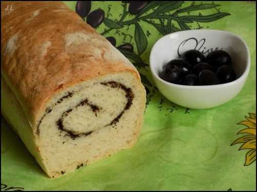 Pain roulé à la tapenade