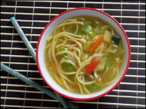 Potage aux légumes chinois et curry