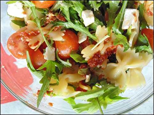 Salade de farfalles à la tomate et feta