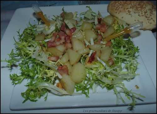 Salade de poires aux endives et lard