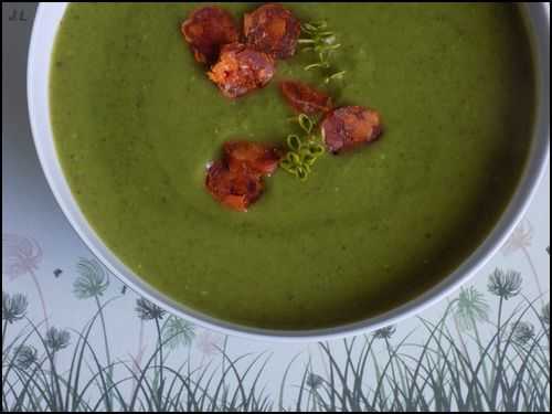 Soupe de petits pois au chorizo