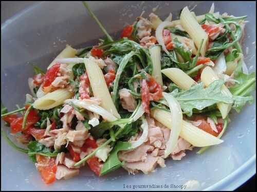 Salade de pennes au thon et à la roquette