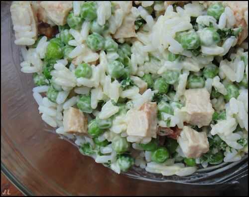 Salade de riz aux pois, poulet et curry (froid)