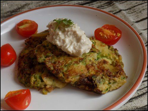 Beignets de courgettes, sauce au thon