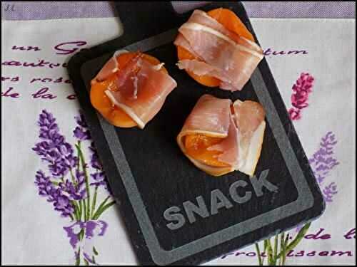 Bouchées d'abricots au jambon cru
