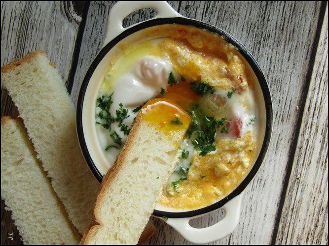 Oeuf cocotte tomate cheddar 