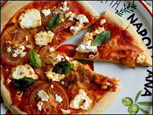 Pizza tomate, basilic et chèvre
