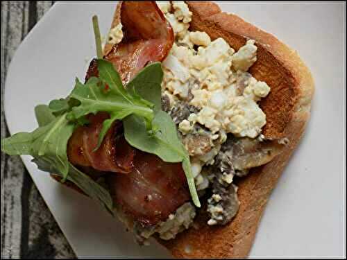 Toasts aux champignons et oeufs durs 