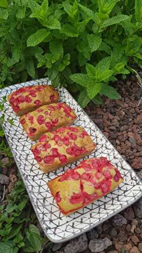 MINI CAKES GROSEILLES DU JARDIN AVEC OU SANS GLUTEN - UNE TOULOUSAINE EN CUISINE