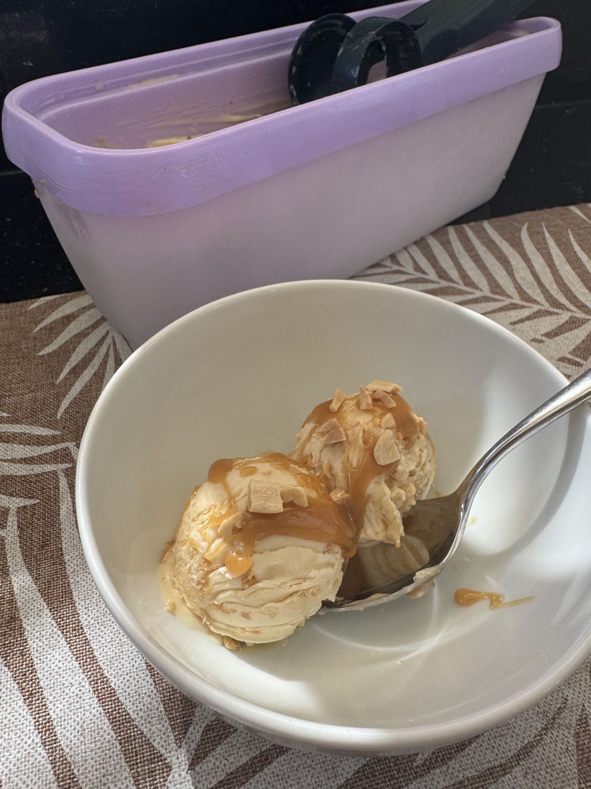 GLACE BEURRE CACAHUETES CRUNCHY ET CARAMEL ERABLE
