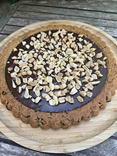 TARTE RENVERSEE COOKIE ET GANACHE CHOCOLAT CACAHUETES