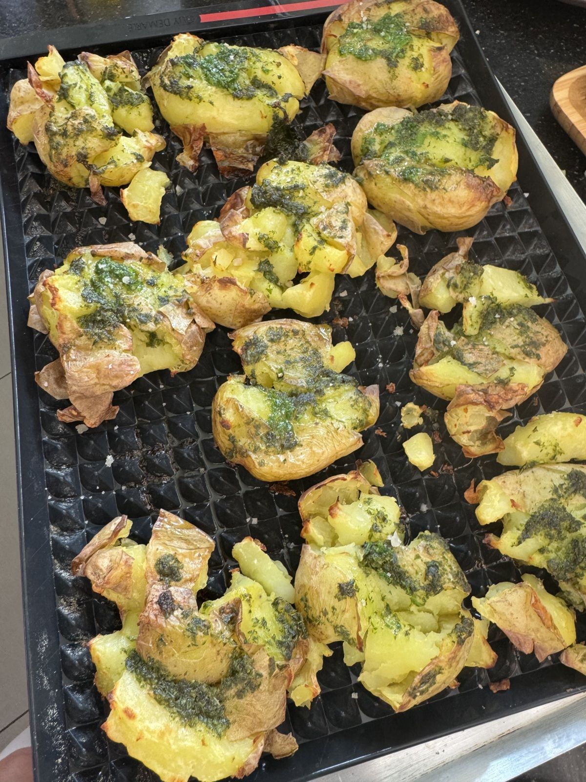 PATATES ECRASEES HUILE AIL ET PERSIL
