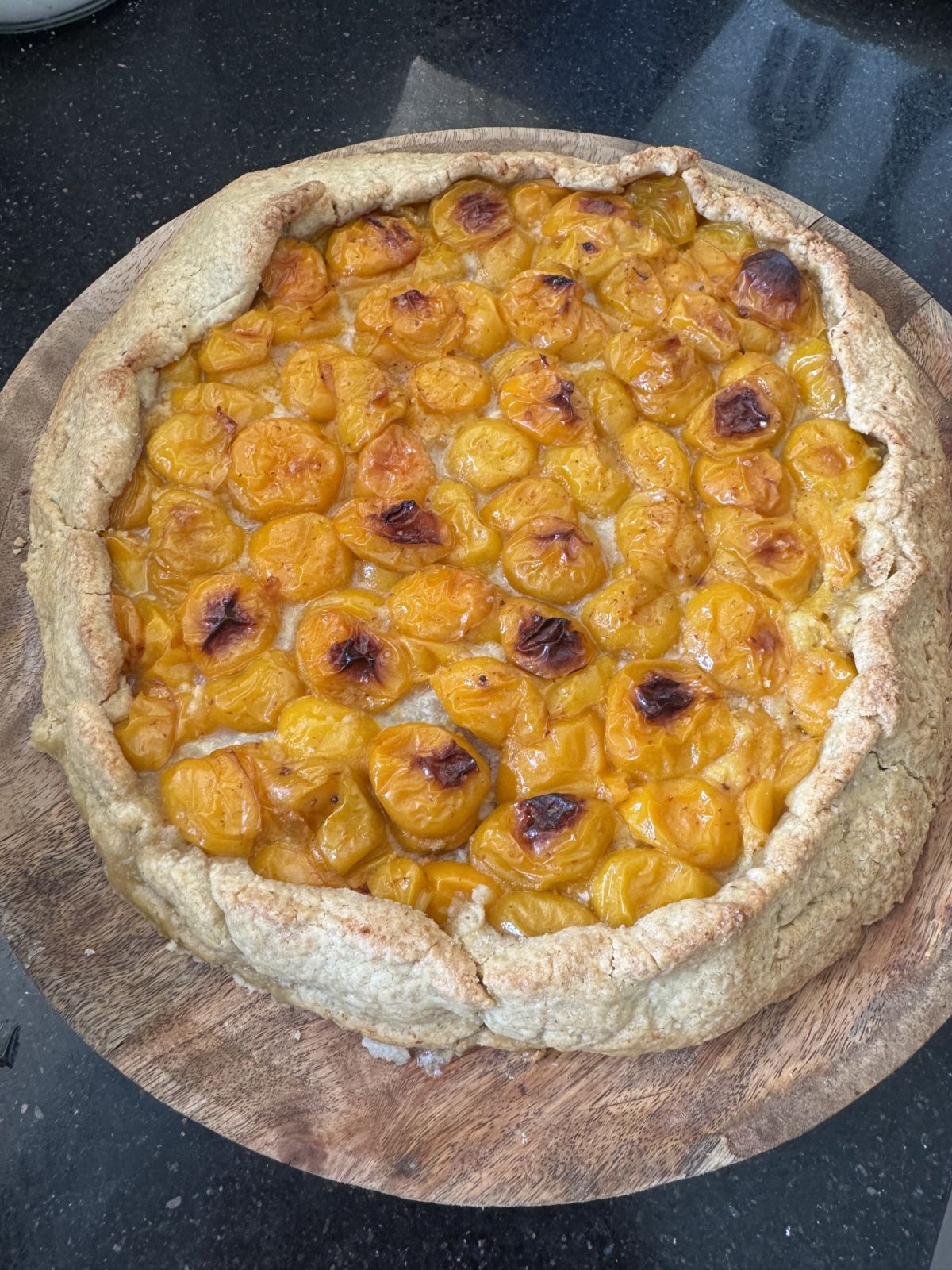 TARTE RUSTIQUE AUX PRUNES ET AMANDES