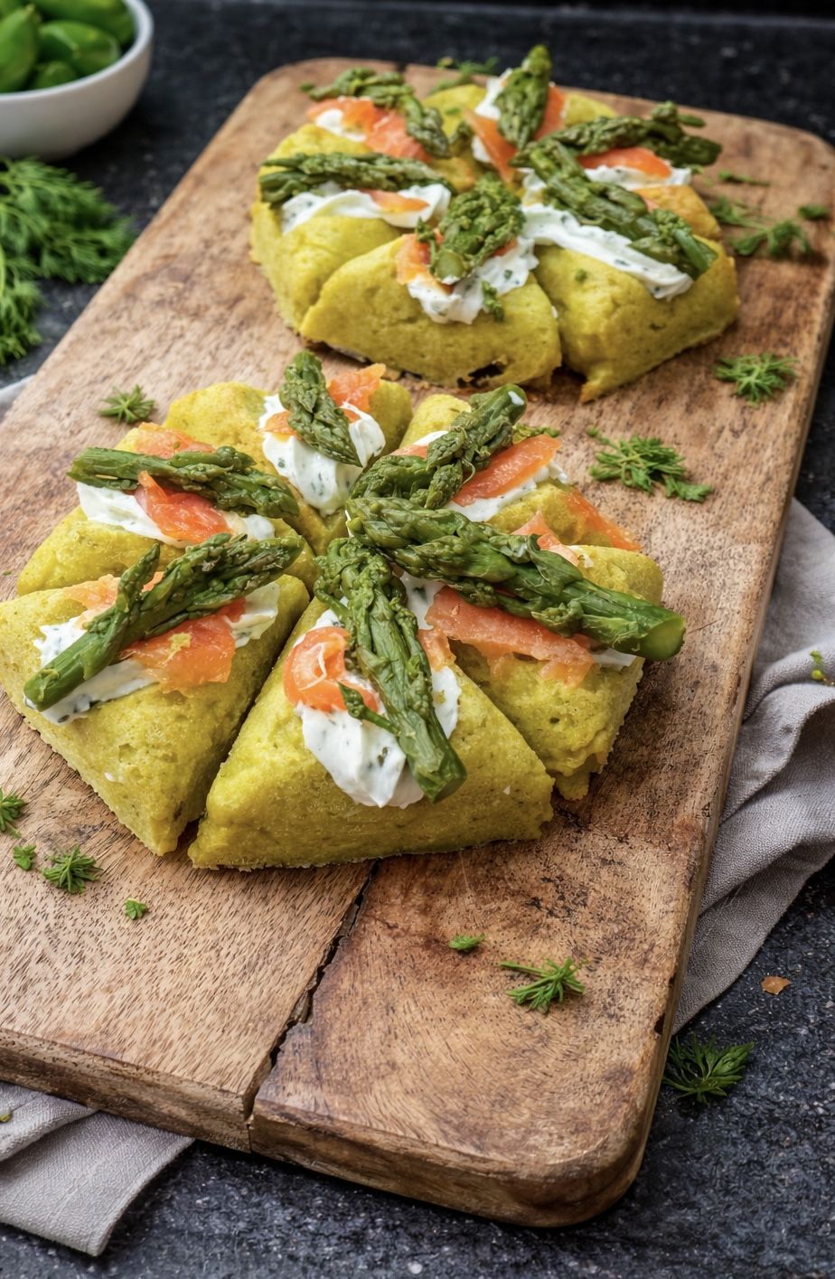 PETITS FOURS ASPERGES TRUITE FUMEE