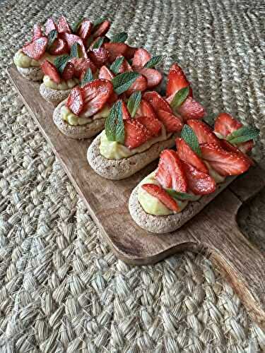 BARQUETTES FRAISES SUR DACQUOISE