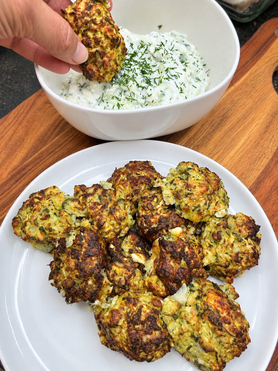 KEFTEDES DE COURGETTES ET TZATZIKI