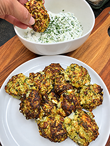 KEFTEDES DE COURGETTES ET TZATZIKI