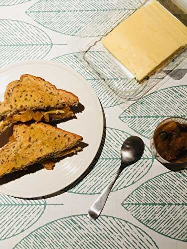 Croque-monsieur au chutney d’ananas cajun et au cheddar