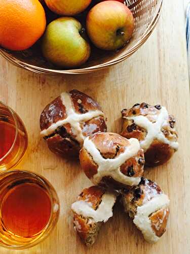Hot cross buns: petits pains briochés de Pâques