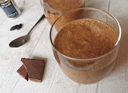 Mousse au chocolat et à la fève tonka