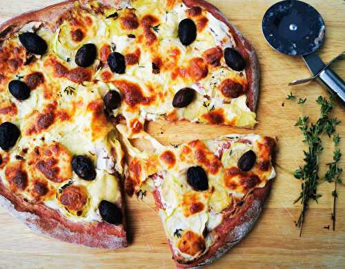 Pizza du Soleil: courgettes, olives, scamorza et thym