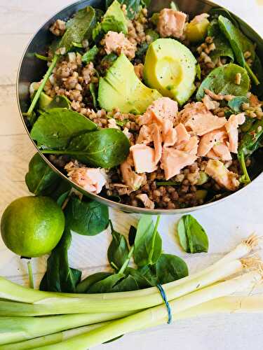 Salade de sarrasin, saumon et avocat