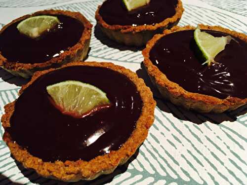 Tartelettes au sarrasin, chocolat et citron vert