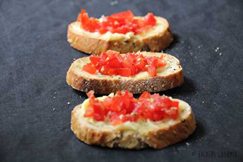 Bruschetta aioli et tomates pour l'apéritif