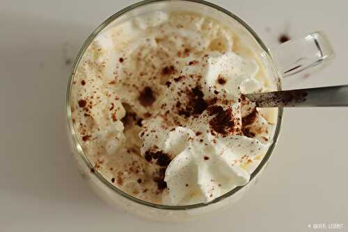 Cappuccino maison, chantilly et chocolat