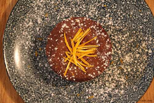 Gâteau au chocolat épices et écorces d'oranges confites