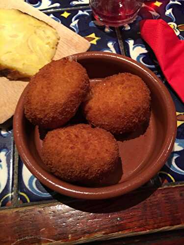 Les piétons, Bar à Tapas, proche de Châtelet