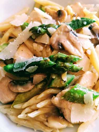 Pastasotto au poulet, asperges verte et champignons de Paris