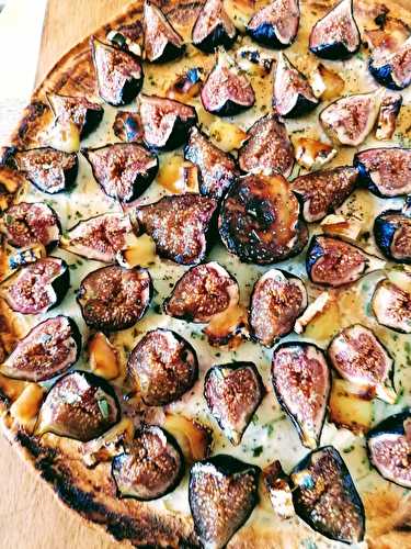 Tarte aux figues, fromage de chèvre et miel